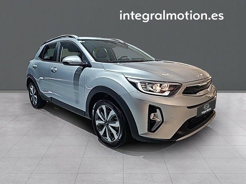 Usado Kia Stonic 100 CV (73 kW) 2024 Gris SUV