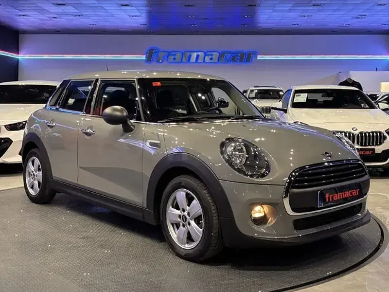 Usado Mini ONE 102 CV (75 kW) 2019 Gris Utilitario