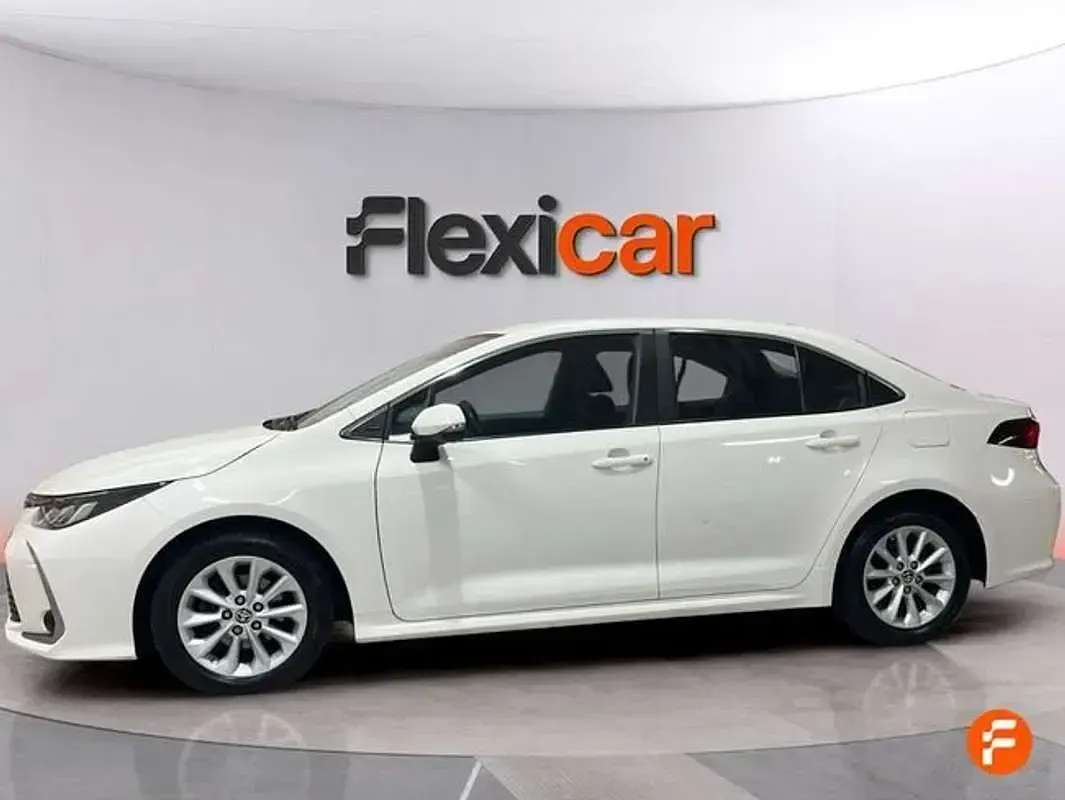 Usado Toyota Corolla Active 125 CV (91 kW) 2022 Blanco Berlina