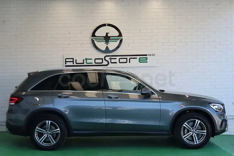 Usado Mercedes GLC300e 320 CV (235 kW) 2022 Gris / plata SUV