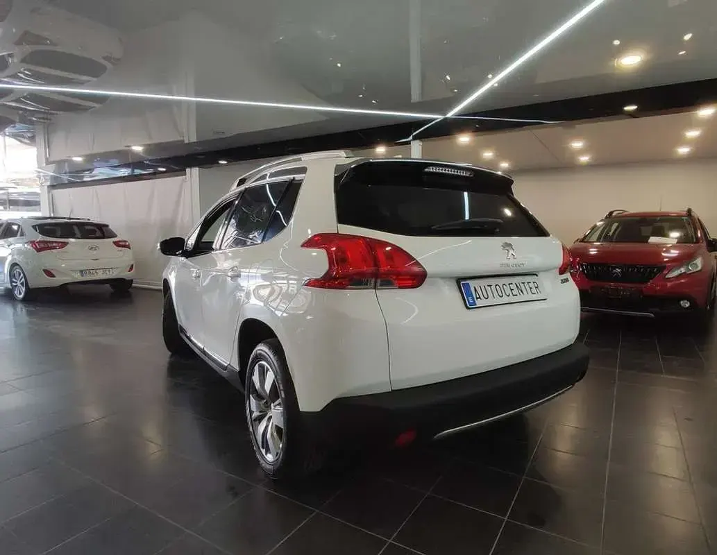 Usado Peugeot 2008 Active 82 CV (60 kW) 2013 Blanco SUV