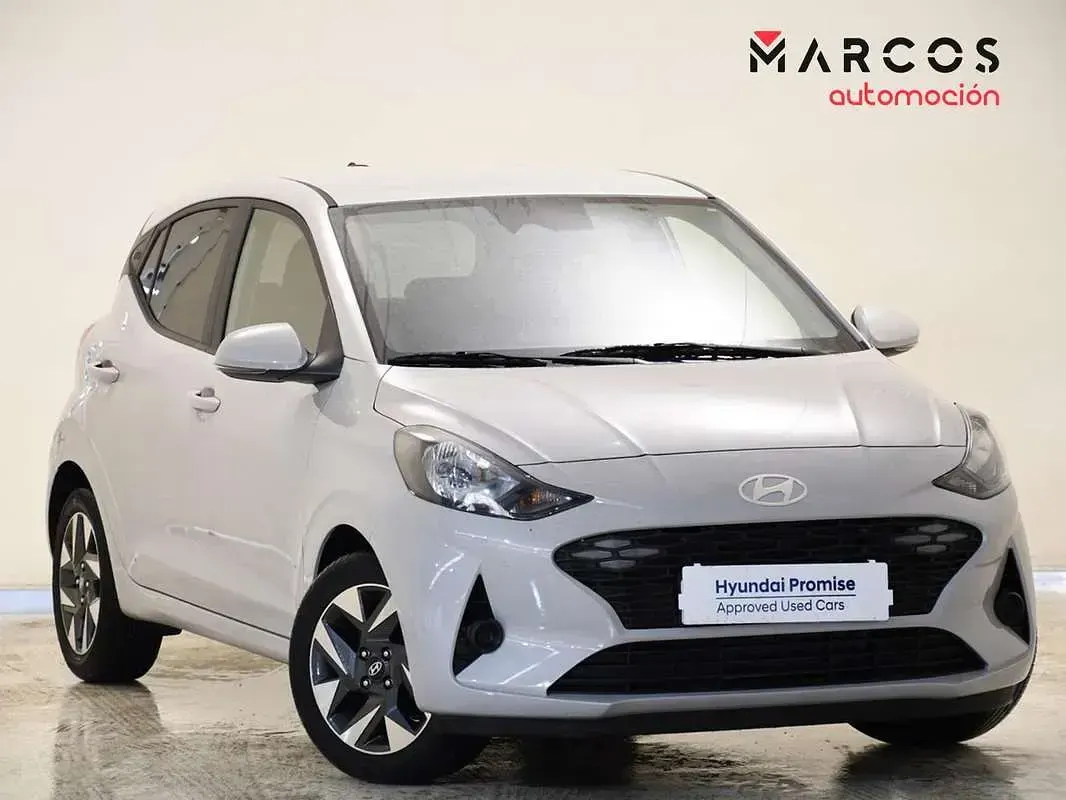 Usado Hyundai i10 64 CV (47 kW) 2025 Gris Utilitario