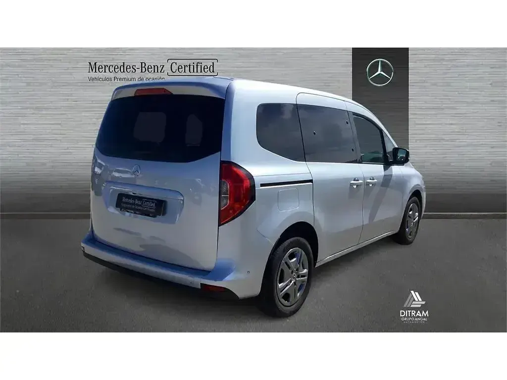 Usado Mercedes T180 116 CV (85 kW) 2023 Gris Monovolumen