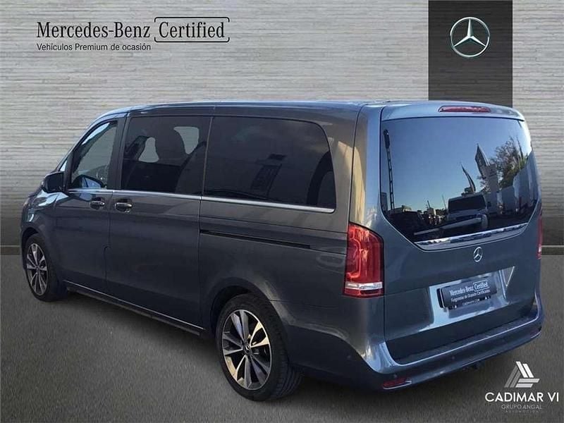 Usado Mercedes V220 Avantgarde 163 CV (119 kW) 2022 Gris Monovolumen
