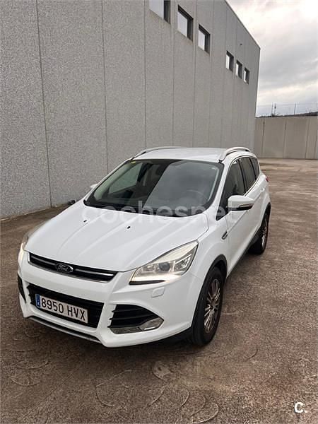 Usado Ford Kuga Titanium 140 CV (102 kW) 2014 Blanco SUV