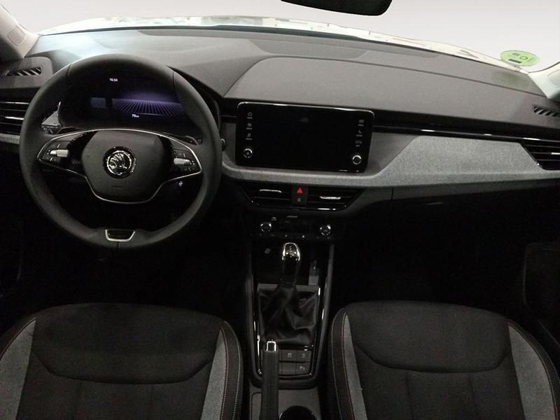 Usado Skoda Scala Selection 115 CV (84 kW) 2024 Gris Utilitario