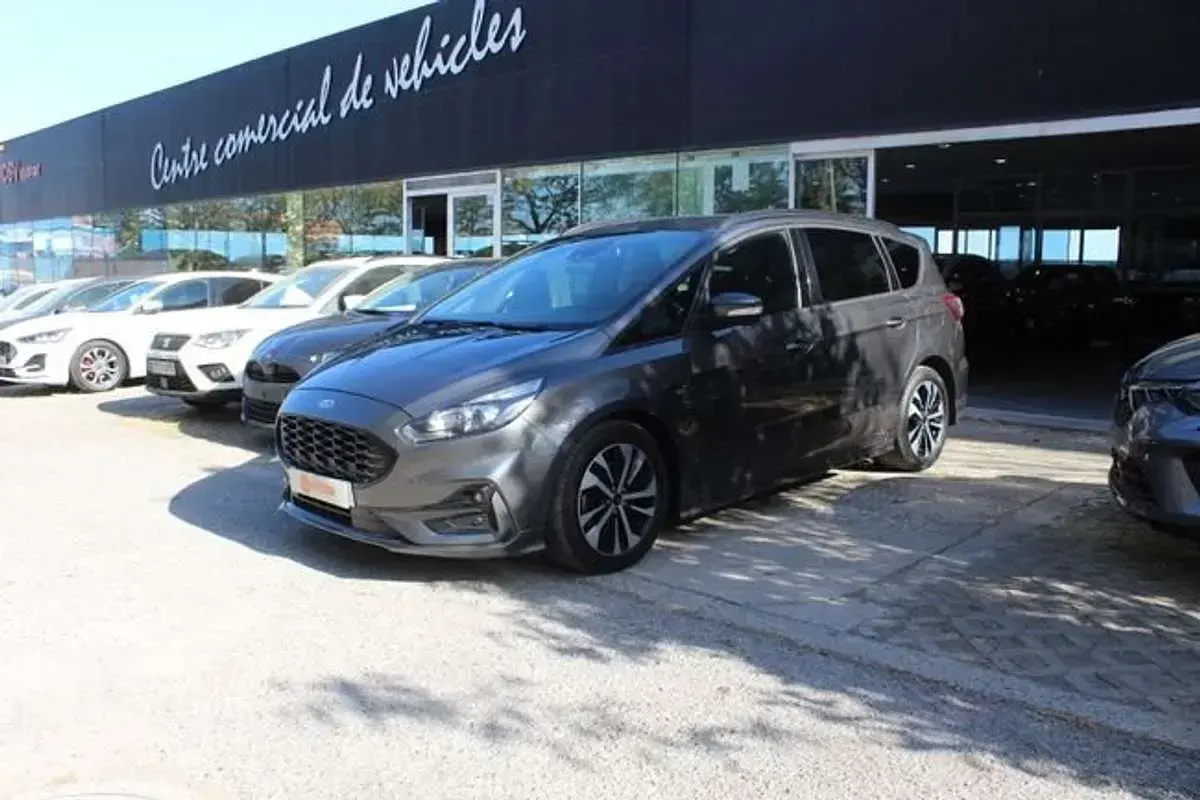 Begagnad Ford S-MAX ST-Line 190 HK (139 kW) 2023 Grå Minibuss