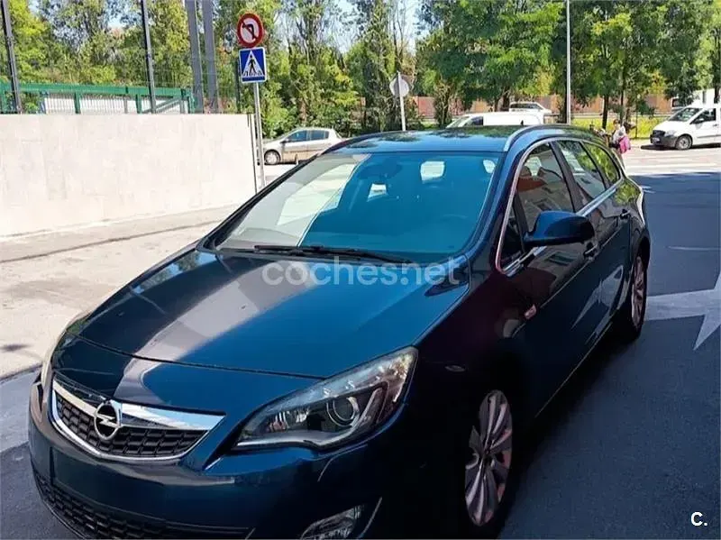Usado Opel Astra Sport 125 CV (91 kW) 2011 Azul Familiar