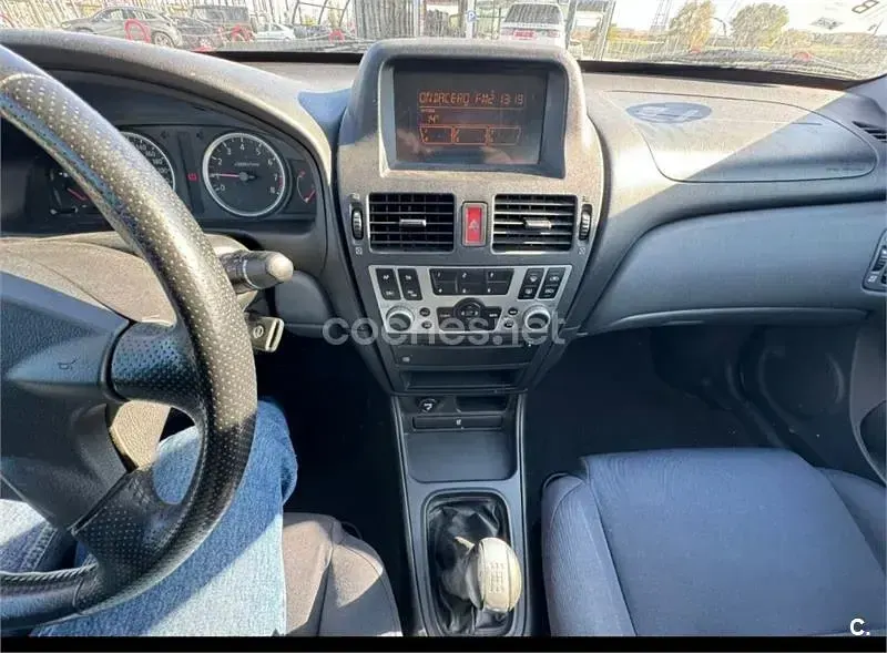 Usado Nissan Almera 98 CV (72 kW) 2005 Gris / plata Berlina