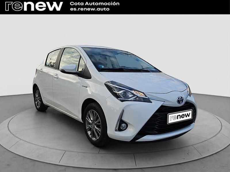 Usado Toyota Yaris Hybrid Active 100 CV (73 kW) 2020 Blanco Berlina