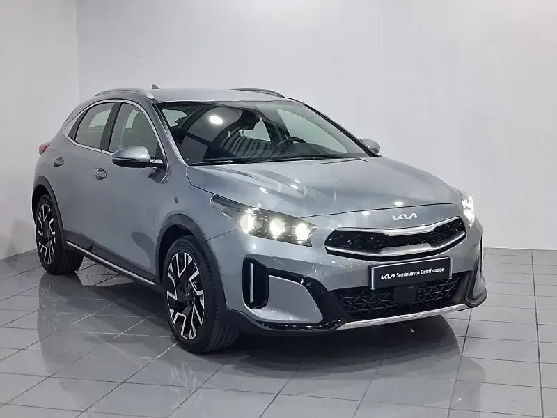 Usado Kia XCeed 141 CV (103 kW) 2023 Gris / plata SUV
