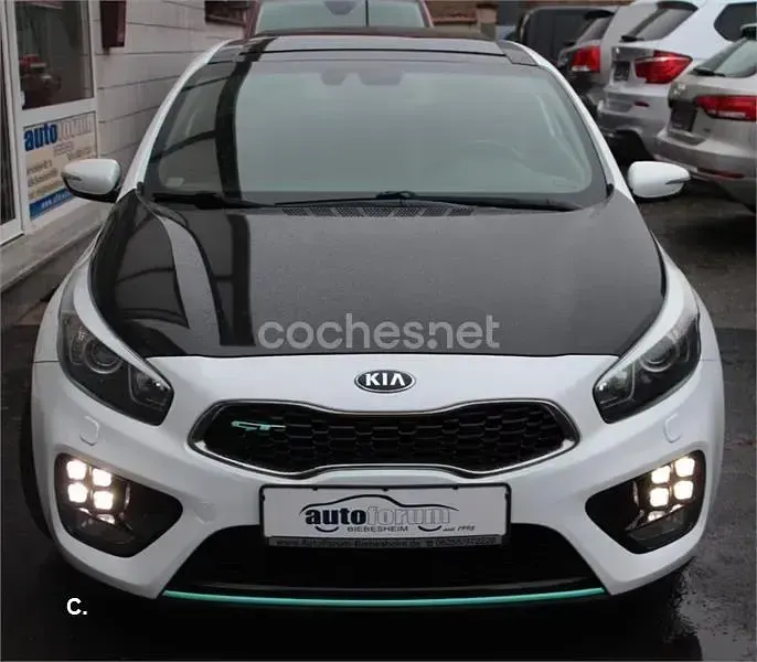 Usado Kia Ceed Comfort 135 CV (99 kW) 2014 Blanco Utilitario