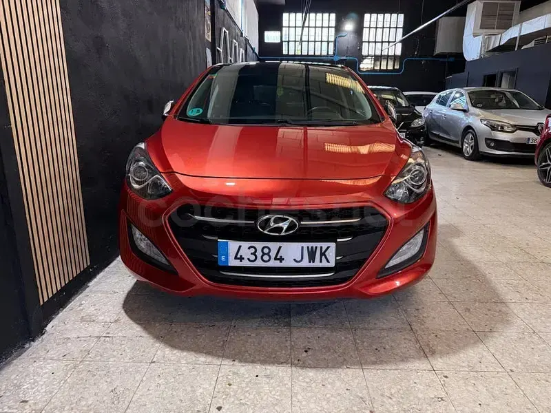 Usado Hyundai i30 GO! 136 CV (100 kW) 2017 Naranja Berlina