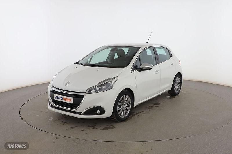 Blanco Usado 2018 Peugeot 208 Allure Utilitario | 8199 € (Precio justo) - Imagen 1/3