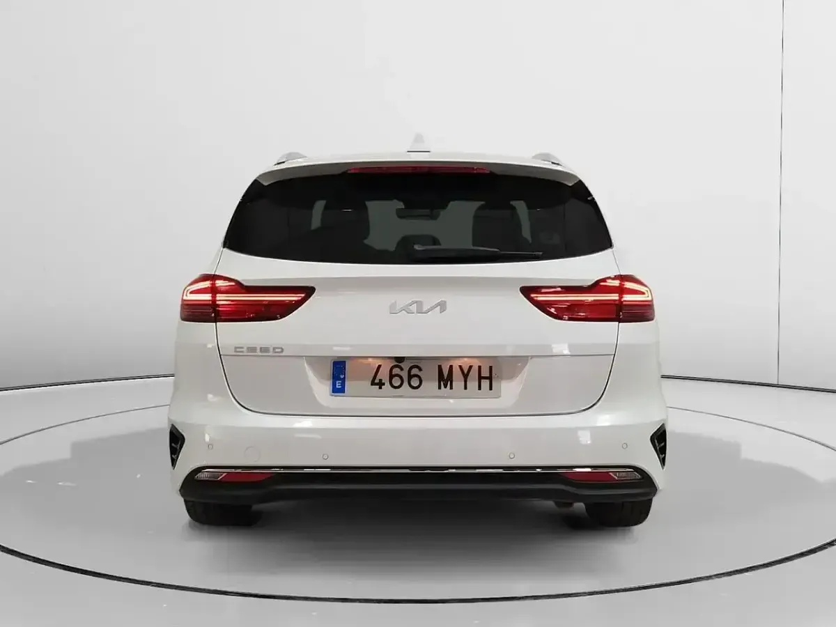 Usado Kia Ceed Style 101 CV (74 kW) 2025 Blanco Utilitario