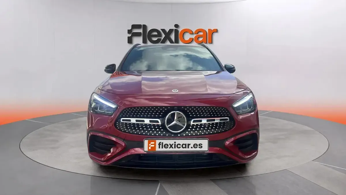 Usado Mercedes GLA200 150 CV (110 kW) 2025 Rojo SUV