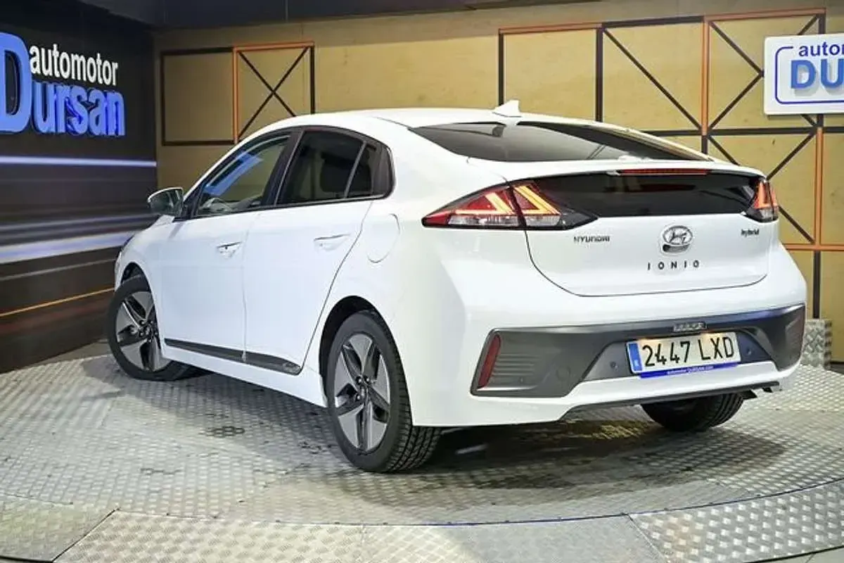 Usado Hyundai Ioniq 105 CV (77 kW) 2022 Blanco Utilitario