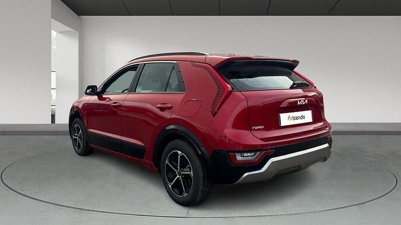 Usado Kia Niro 129 CV (94 kW) 2025 Rojo SUV