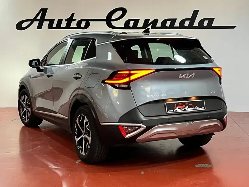 Usado Kia Sportage 180 CV (132 kW) 2022 Gris / plata SUV