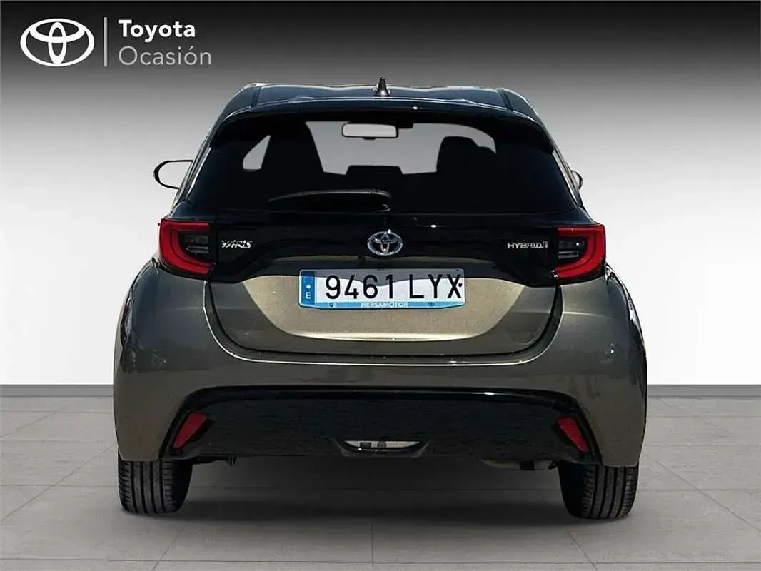Usado Toyota Yaris Hybrid Style 116 CV (85 kW) 2022 Monovolumen