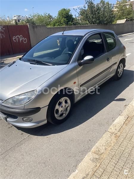 Usado Peugeot 206 75 CV (55 kW) 2000 Gris / plata Berlina