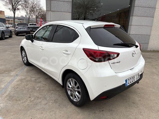 Usado Mazda 2 Style 90 CV (66 kW) 2015 Blanco Berlina