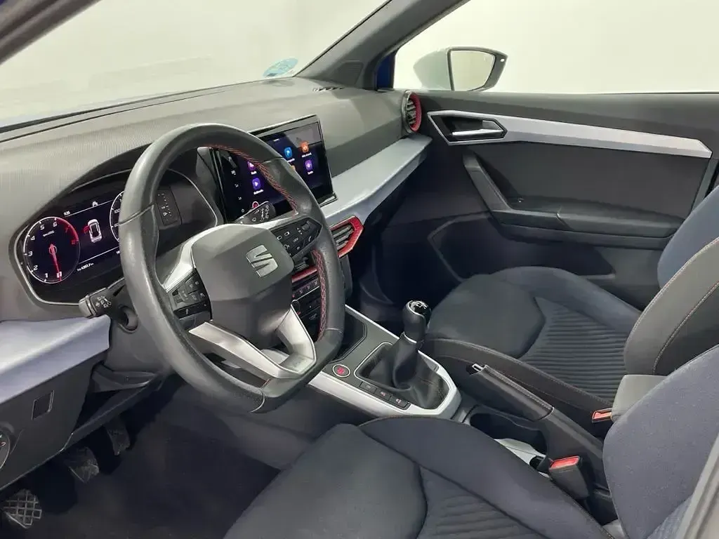 Usado Seat Arona FR 115 CV (84 kW) 2025 Azul SUV