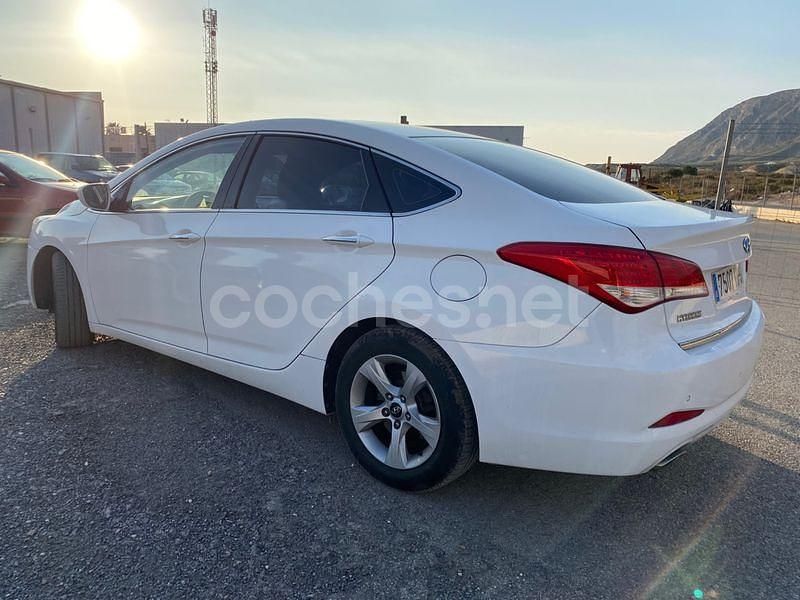 Usado Hyundai i40 115 CV (84 kW) 2013 Blanco Berlina