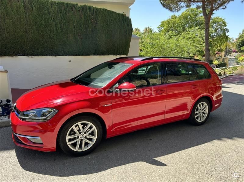 Rojo Usado 2020 VW Golf VIII Advance Familiar | 19.400 € (Precio justo) - Imagen 1/4