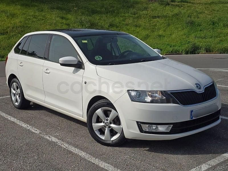 Usado Skoda 105 Active 105 HP (77 kW) 2013 Branco Sedan