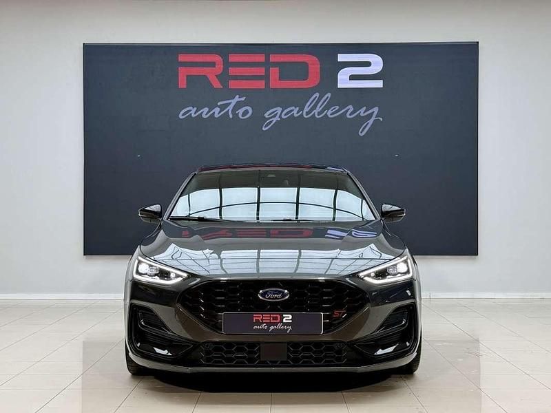 Usado Ford Focus ST 280 CV (205 kW) 2024 Gris Utilitario