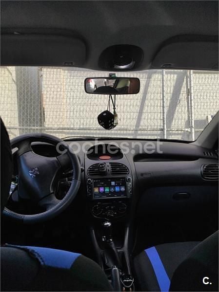 Usado Peugeot 206 70 CV (51 kW) 2002 Azul Berlina
