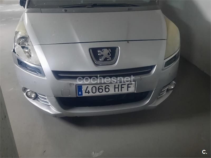 Gris / plata Usado 2011 Peugeot 5008 Sport Monovolumen | 5000 € (Buen precio) - Imagen 1/3