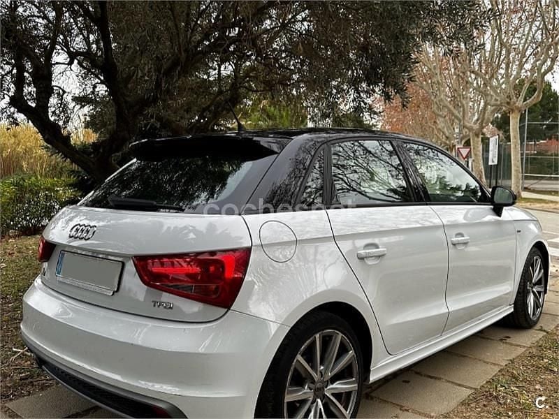 Usado Audi A1 Sportback Attraction 86 CV (63 kW) 2015 Blanco Utilitario