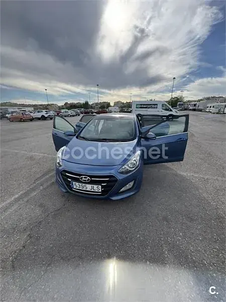 Usado Hyundai i30 100 CV (73 kW) 2016 Azul Berlina