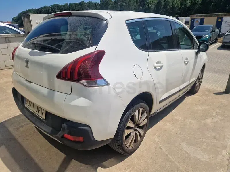 Usado Peugeot 3008 Allure 150 CV (110 kW) 2015 Blanco Familiar