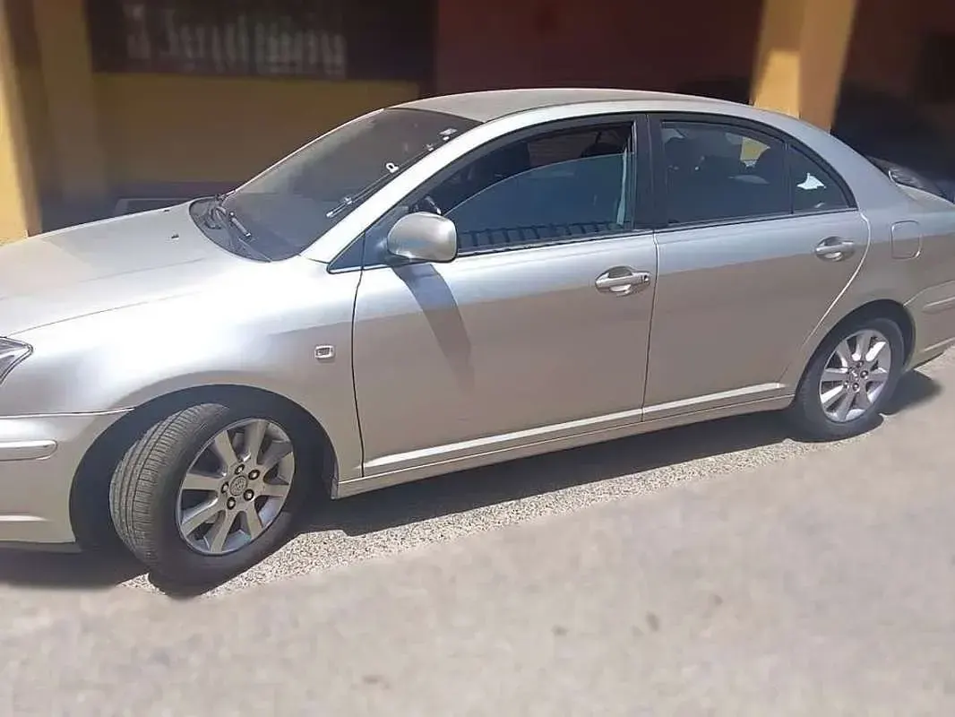Usado Toyota Avensis Executive 150 CV (110 kW) 2006 Gris Berlina