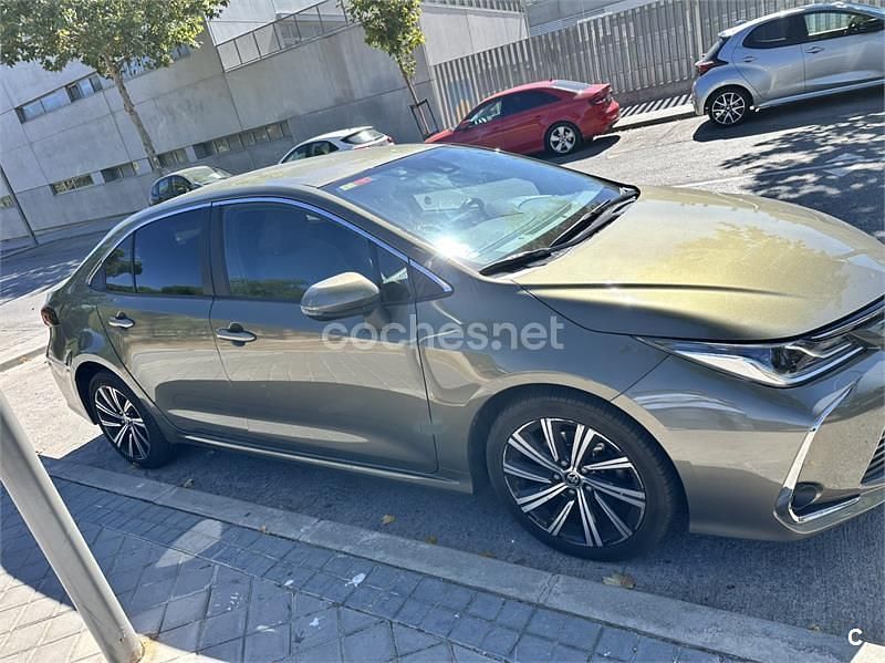 Usado Toyota Corolla Advance 122 CV (89 kW) 2022 Verde Berlina