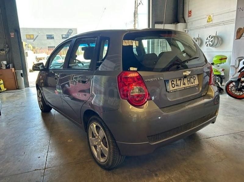 Usado Chevrolet Aveo LS 84 CV (61 kW) 2011 Gris / plata Berlina