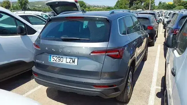 Usado Skoda Karoq Ambition 116 CV (85 kW) 2022 Gris SUV