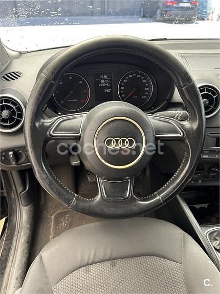 Usado Audi A1 Attraction 90 CV (66 kW) 2011 Negro Berlina