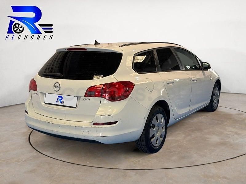 Usado Opel Astra Selective 110 CV (80 kW) 2011 Blanco Familiar