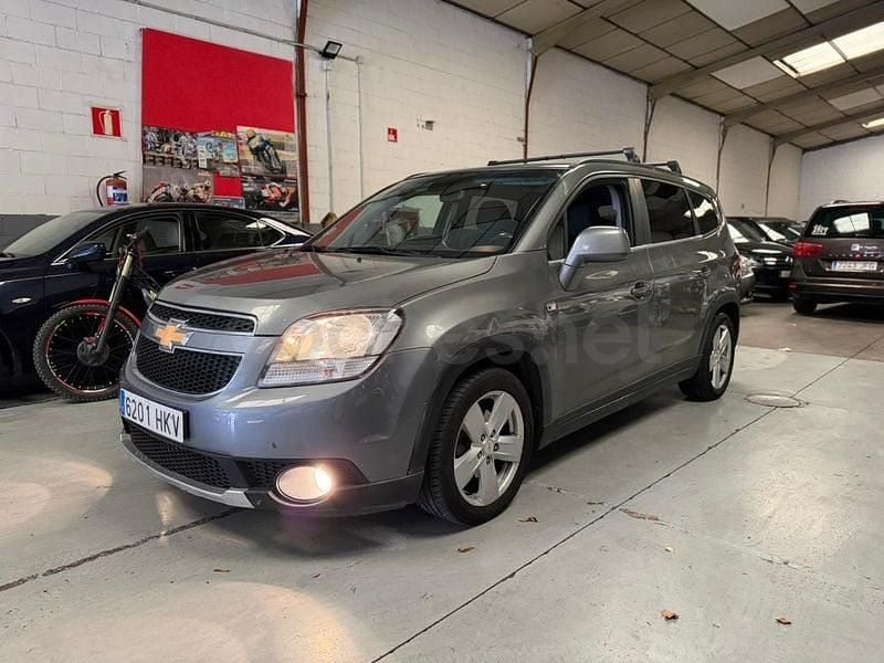 Usado Chevrolet Orlando LT 130 CV (95 kW) 2013 Gris / plata Monovolumen