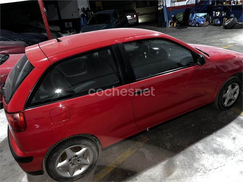 Rojo Usado 2000 Seat Ibiza Sport Berlina | 999 € (Buen precio) - Imagen 1/1