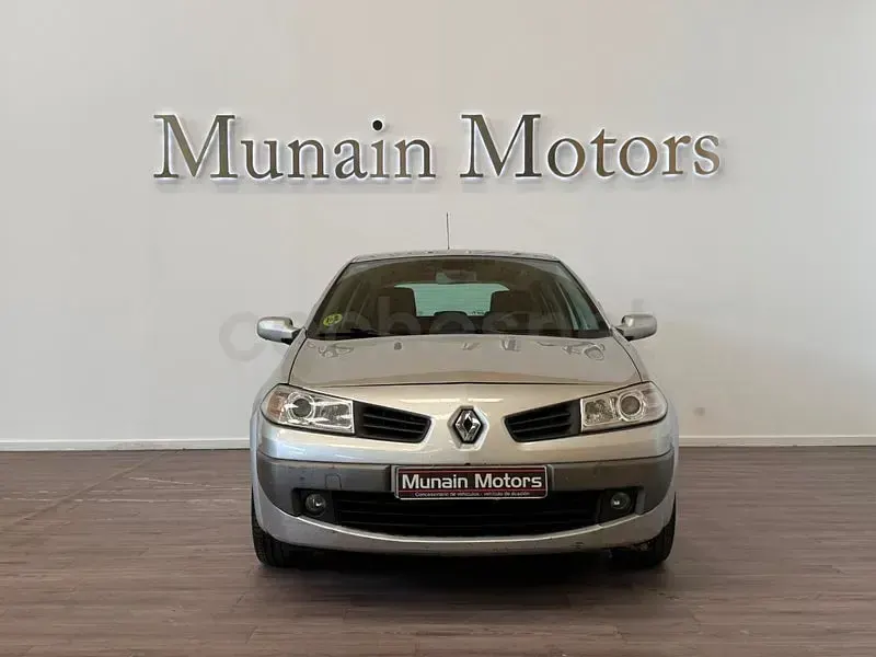 Usado Renault Mégane II Dynamique 105 CV (77 kW) 2007 Gris / plata Berlina