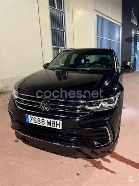 Negro Usado 2022 VW Tiguan R-line SUV | 30.000 € (Precio justo) - Imagen 1/4
