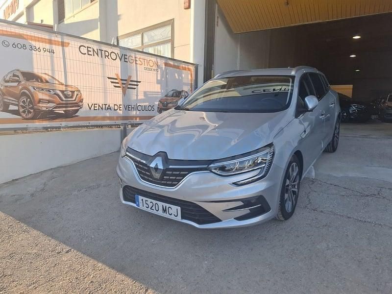 Usado Renault Mégane GrandTour Techno 140 CV (102 kW) 2022 Gris / plata Familiar