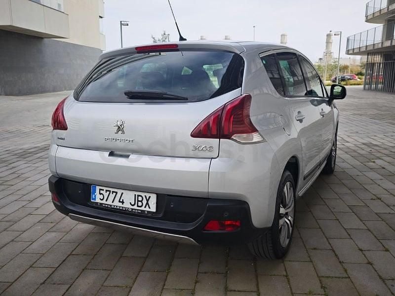 Usado Peugeot 3008 Style 120 CV (88 kW) 2015 Gris / plata Familiar
