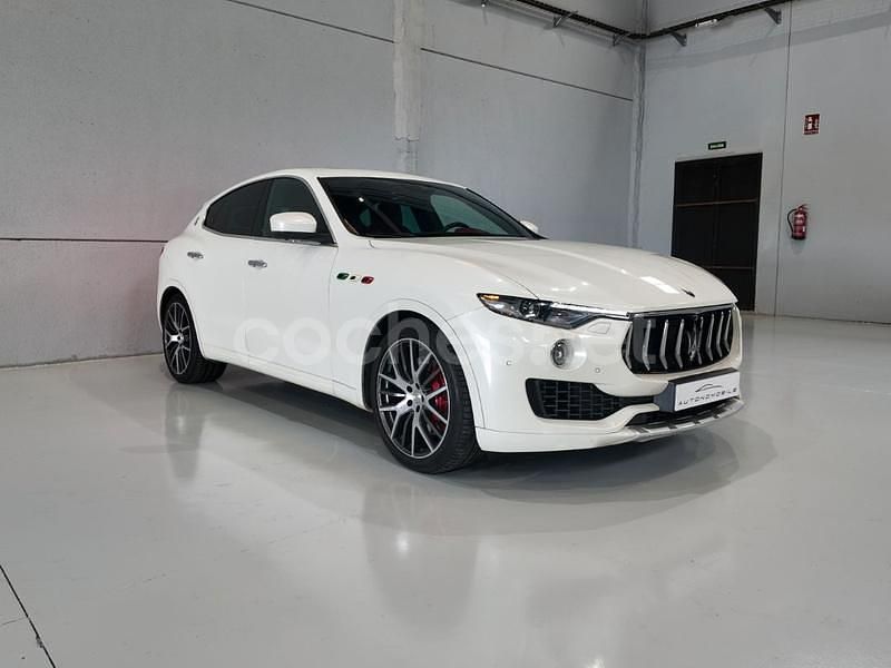 Blanco Usado 2017 Maserati Levante SUV | 49.999 € (Un poco caro) - Imagen 1/4