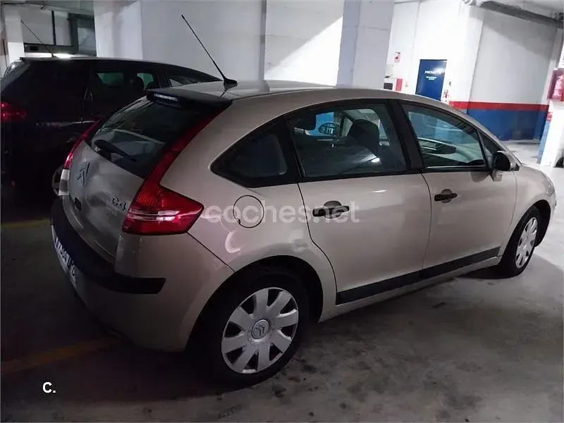Usado Citroën C4 110 CV (80 kW) 2005 Beige Berlina